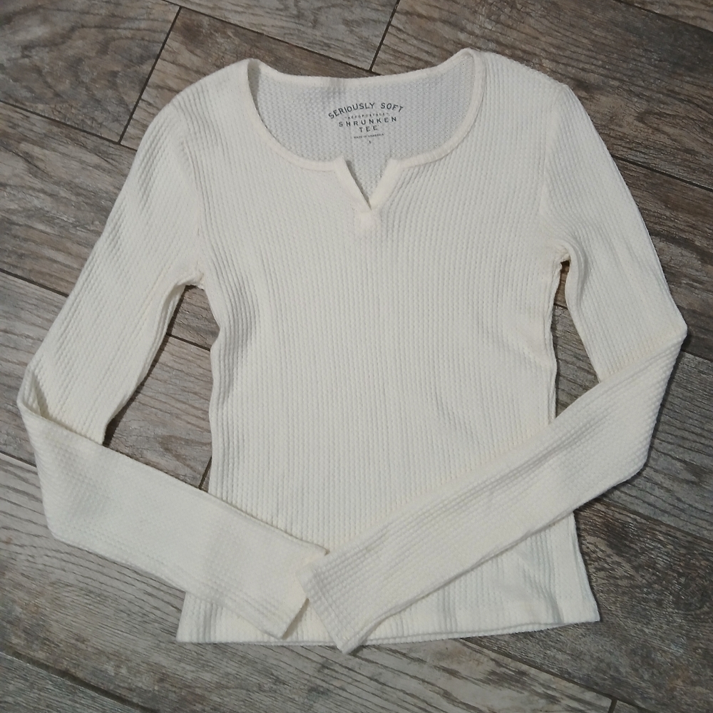 Aeropostale Womens White Shrunken Tee ~ In A Size Small